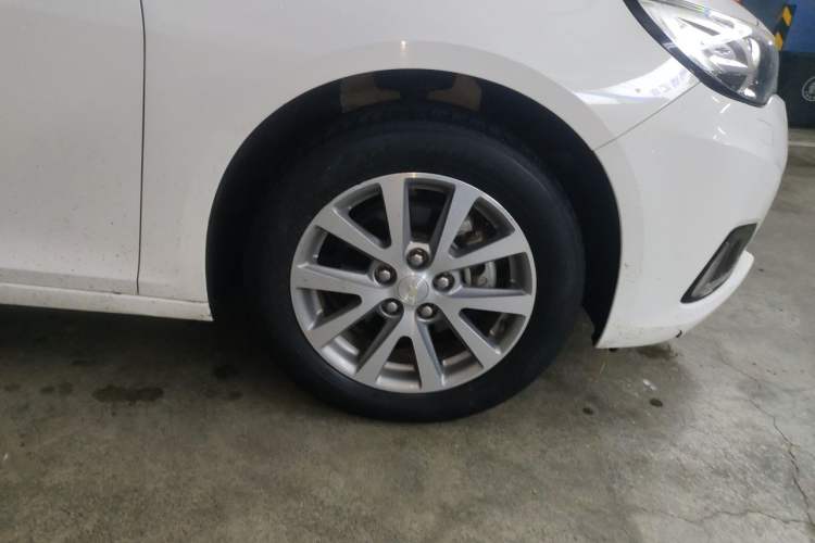Used Chevrolet Malibu 2018 530T Automatic Luxury Edition Right Front Wheel Hub