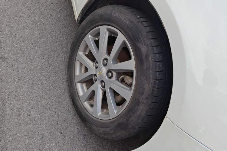 Used Chevrolet Malibu 2018 530T Automatic Luxury Edition Right Front Wheel Hub
