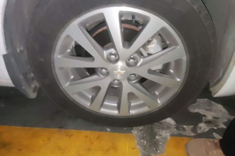 Used Chevrolet Malibu 2018 530T Automatic Luxury Edition Right Front Wheel Hub