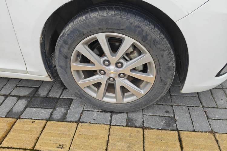 Used Chevrolet Malibu 2018 530T Automatic Luxury Edition Right Front Wheel Hub