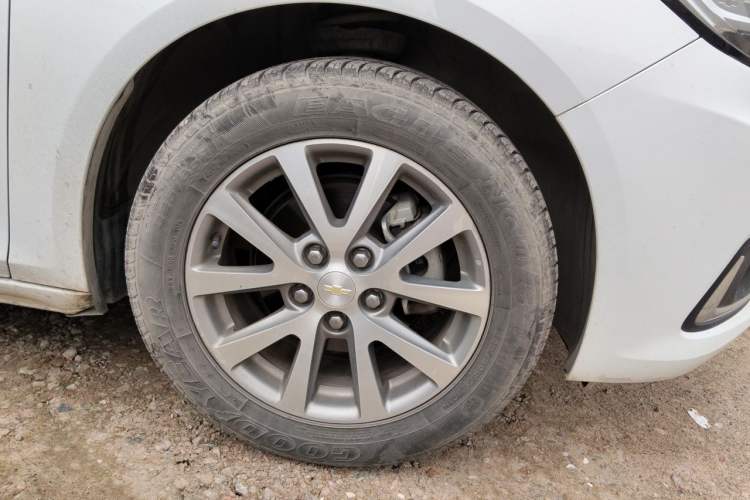 Used Chevrolet Malibu 2018 530T Automatic Luxury Edition Right Front Wheel Hub