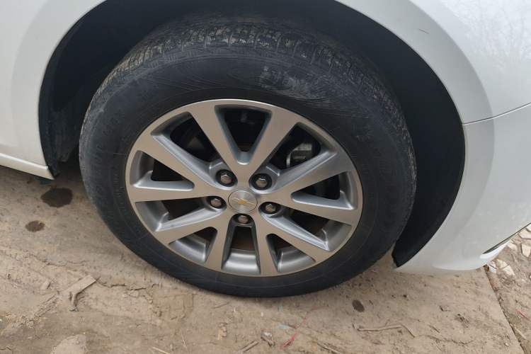 Used Chevrolet Malibu 2018 530T Automatic Luxury Edition Right Front Wheel Hub