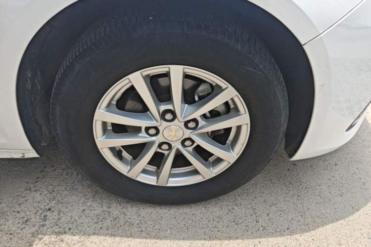 Used Chevrolet Malibu 2018 530T Automatic Fashion Edition Right Front Wheel Hub