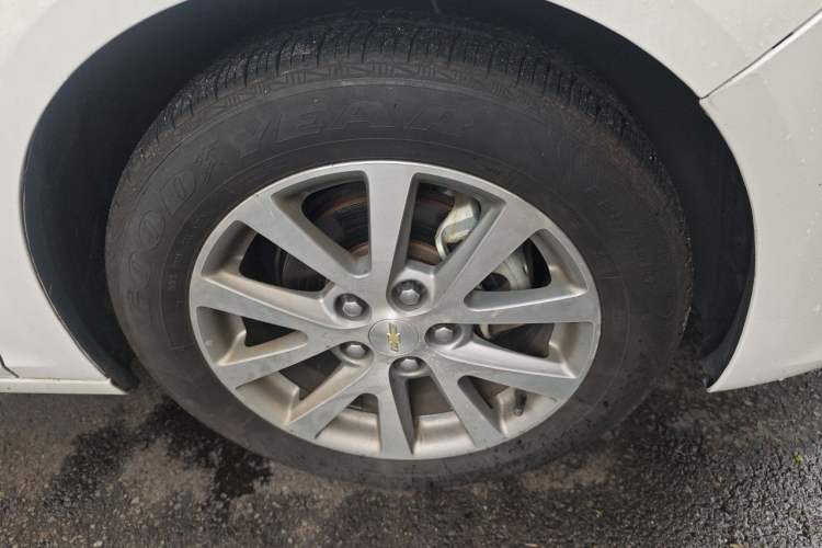 Used Chevrolet Malibu 2018 530T Automatic Luxury Edition Right Front Wheel Hub