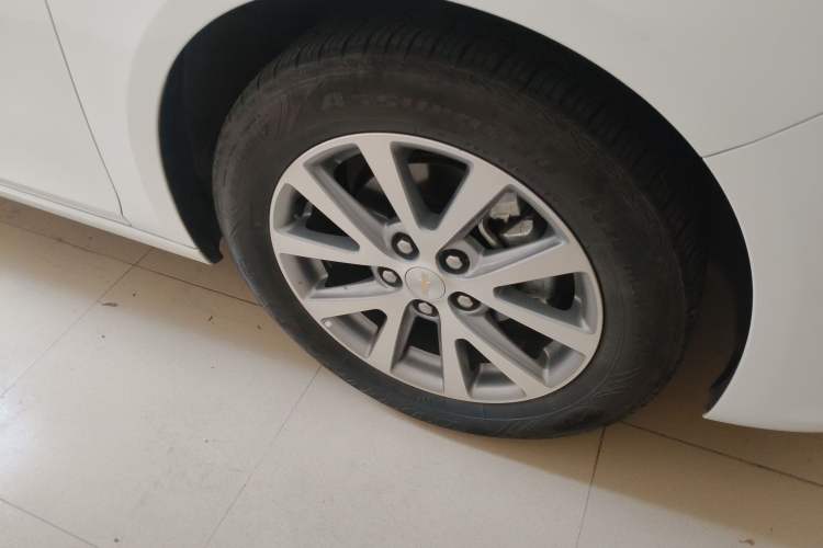 Used Chevrolet Malibu 2018 530T Automatic Luxury Edition Right Front Wheel Hub