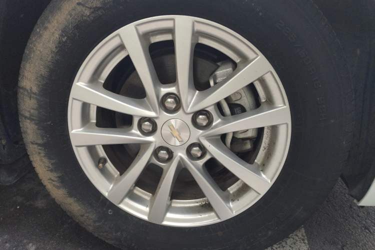 Used Chevrolet Malibu 2018 530T Automatic Fashion Edition Right Front Wheel Hub