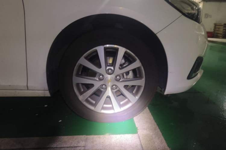 Used Chevrolet Malibu 2018 530T Automatic Luxury Edition Right Front Wheel Hub