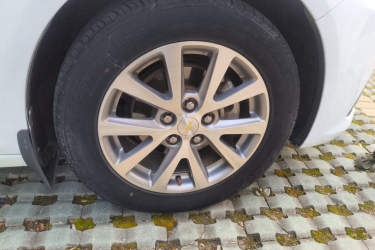 Used Chevrolet Malibu 2018 530T Automatic Luxury Edition Right Front Wheel Hub