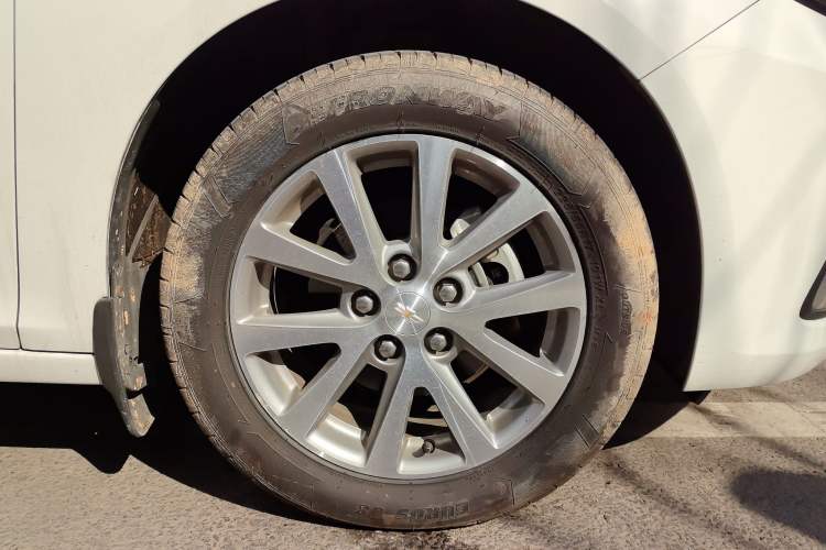 Used Chevrolet Malibu 2018 530T Automatic Luxury Edition Right Front Wheel Hub