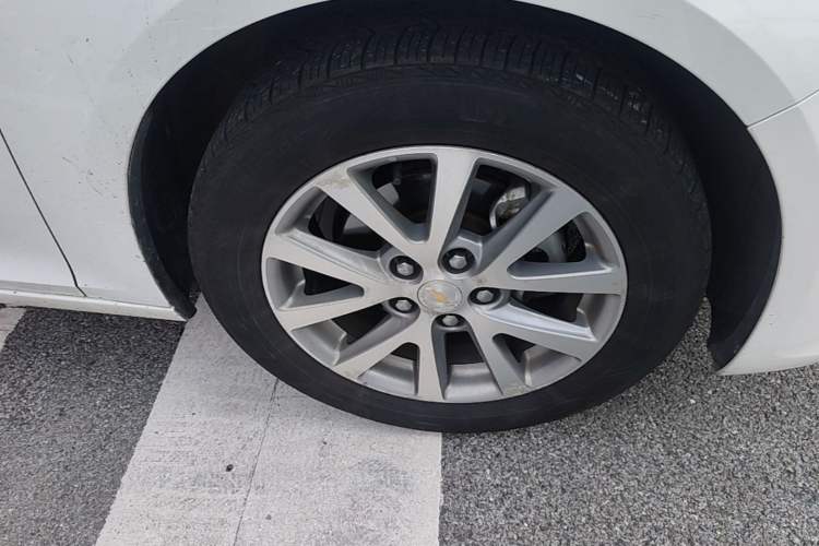 Used Chevrolet Malibu 2018 530T Automatic Luxury Edition Right Front Wheel Hub