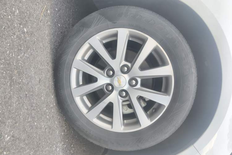 Used Chevrolet Malibu 2018 530T Automatic Luxury Edition Right Front Wheel Hub