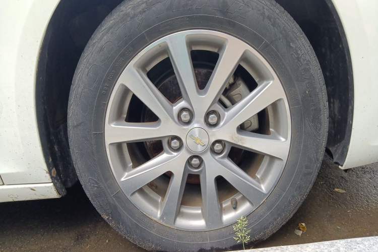Used Chevrolet Malibu 2018 530T Automatic Luxury Edition Right Front Wheel Hub