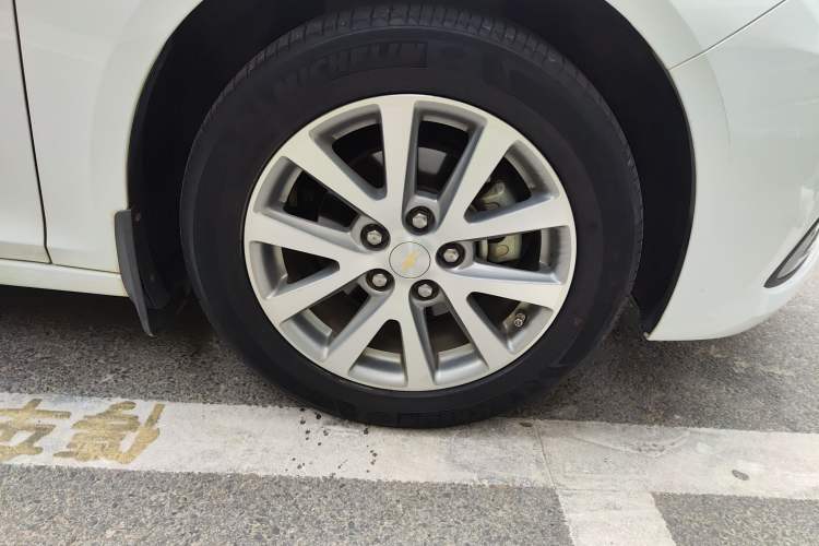 Used Chevrolet Malibu 2018 530T Automatic Luxury Edition Right Front Wheel Hub