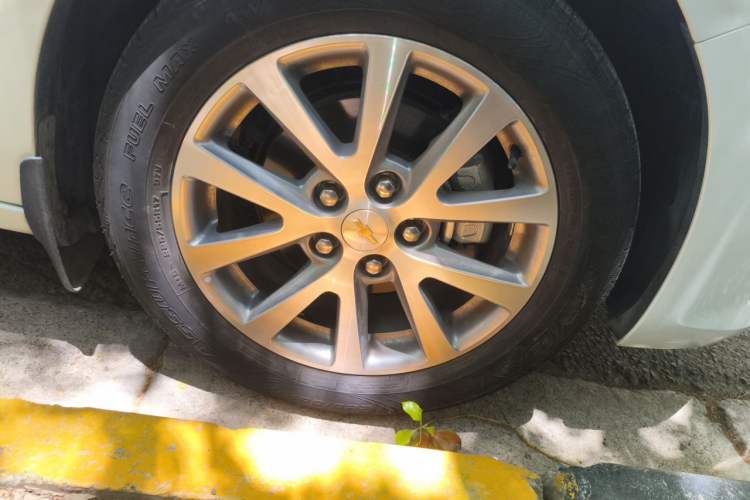 Used Chevrolet Malibu 2018 530T Automatic Luxury Edition Right Front Wheel Hub