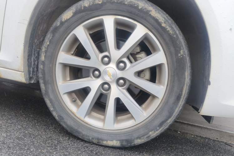 Used Chevrolet Malibu 2018 530T Automatic Luxury Edition Right Front Wheel Hub
