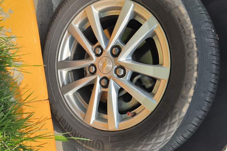 Used Chevrolet Malibu 2018 530T Automatic Comfort Edition Right Front Wheel Hub