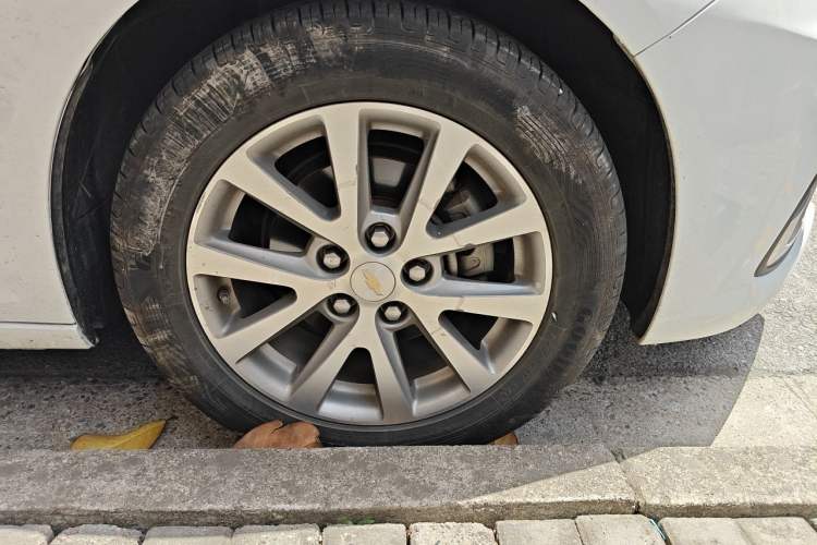 Used Chevrolet Malibu 2018 530T Automatic Luxury Edition Right Front Wheel Hub