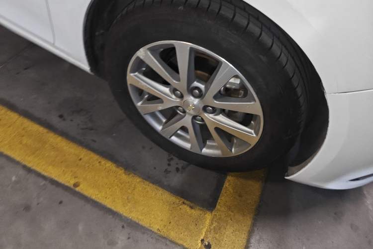Used Chevrolet Malibu 2018 530T Automatic Luxury Edition Right Front Wheel Hub