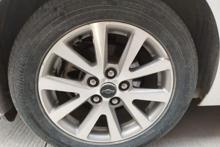 Used Chevrolet Malibu 2018 530T Automatic Luxury Edition Right Front Wheel Hub