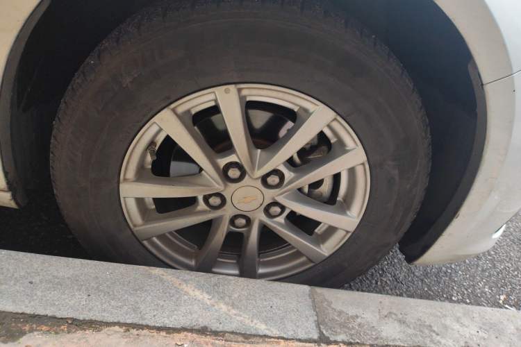 Used Chevrolet Malibu 2018 530T Automatic Fashion Edition Right Front Wheel Hub
