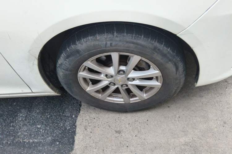Used Chevrolet Malibu 2018 530T Automatic Comfort Edition Right Front Wheel Hub