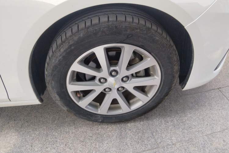 Used Chevrolet Malibu 2018 530T Automatic Luxury Edition Right Front Wheel Hub