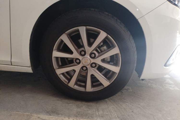 Used Chevrolet Malibu 2018 530T Automatic Luxury Edition Right Front Wheel Hub