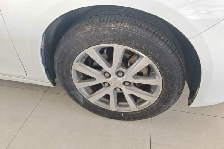 Used Chevrolet Malibu 2018 530T Automatic Luxury Edition Right Front Wheel Hub