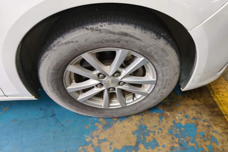 Used Chevrolet Malibu 2018 530T Automatic Fashion Edition Right Front Wheel Hub