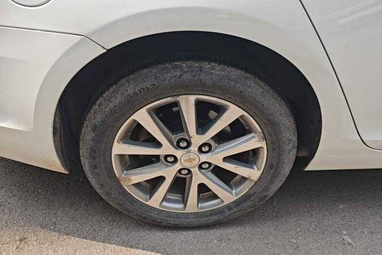 Used Chevrolet Malibu 2018 530T Automatic Luxury Edition Right Rear Wheel Hub