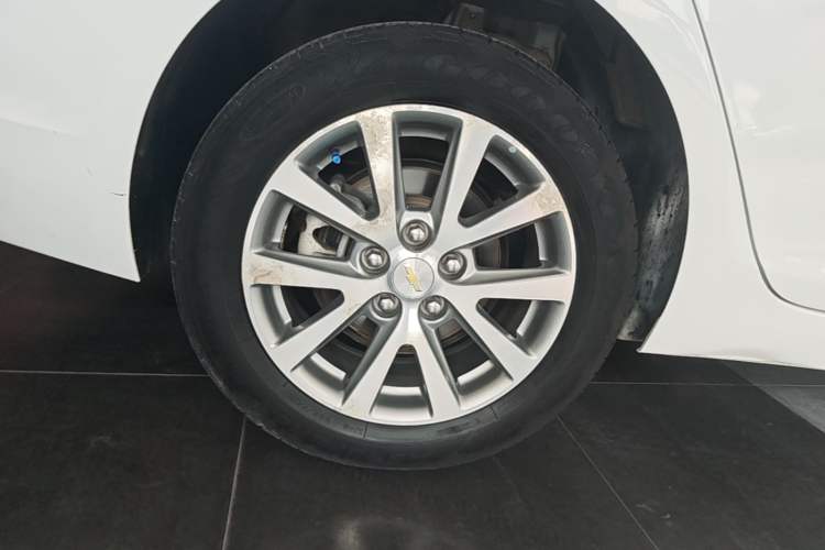 Used Chevrolet Malibu 2018 530T Automatic Luxury Edition Right Rear Wheel Hub
