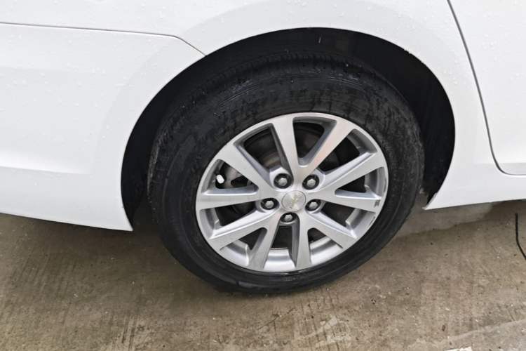 Used Chevrolet Malibu 2018 530T Automatic Luxury Edition Right Rear Wheel Hub