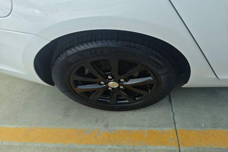 Used Chevrolet Malibu 2018 530T Automatic Luxury Edition Right Rear Wheel Hub