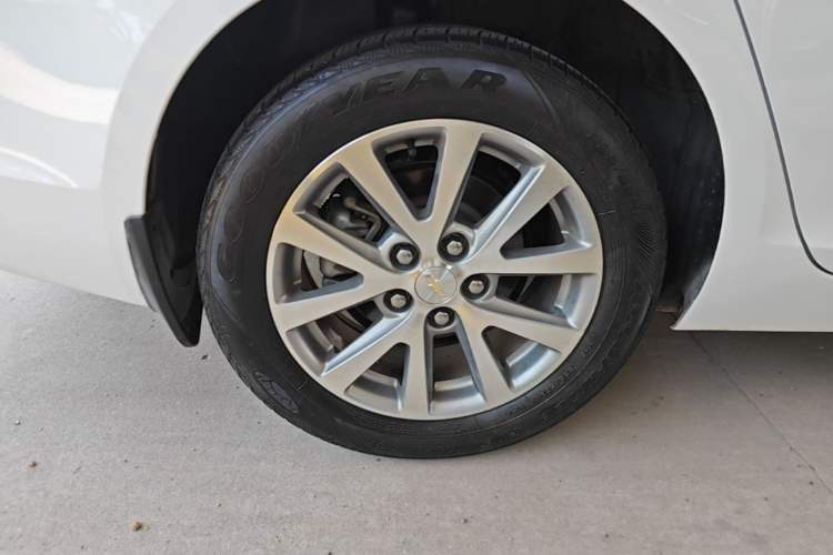 Used Chevrolet Malibu 2018 530T Automatic Luxury Edition Right Rear Wheel Hub