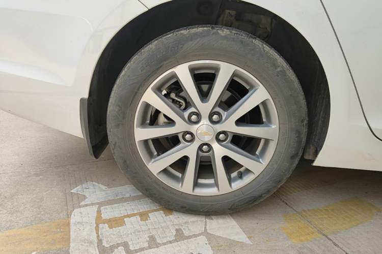 Used Chevrolet Malibu 2018 530T Automatic Luxury Edition Right Rear Wheel Hub