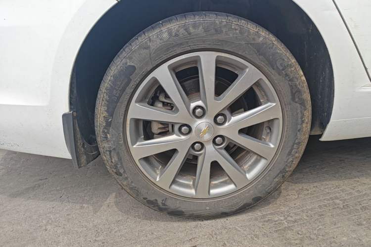 Used Chevrolet Malibu 2018 530T Automatic Luxury Edition Right Rear Wheel Hub