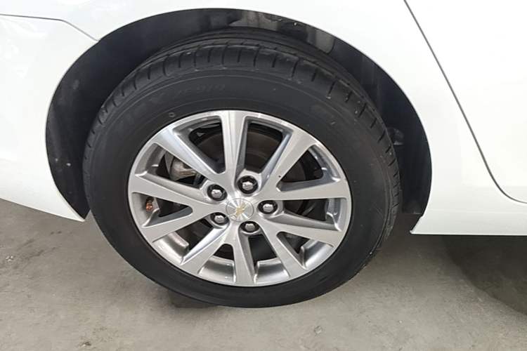 Used Chevrolet Malibu 2018 530T Automatic Luxury Edition Right Rear Wheel Hub