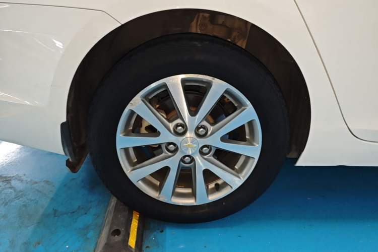 Used Chevrolet Malibu 2018 530T Automatic Luxury Edition Right Rear Wheel Hub