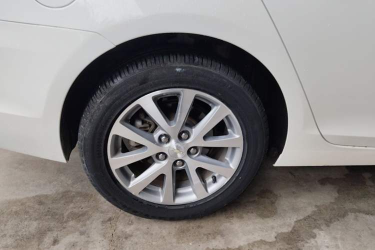 Used Chevrolet Malibu 2018 530T Automatic Luxury Edition Right Rear Wheel Hub