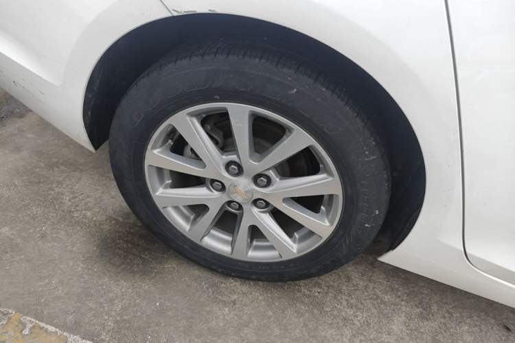 Used Chevrolet Malibu 2018 530T Automatic Luxury Edition Right Rear Wheel Hub