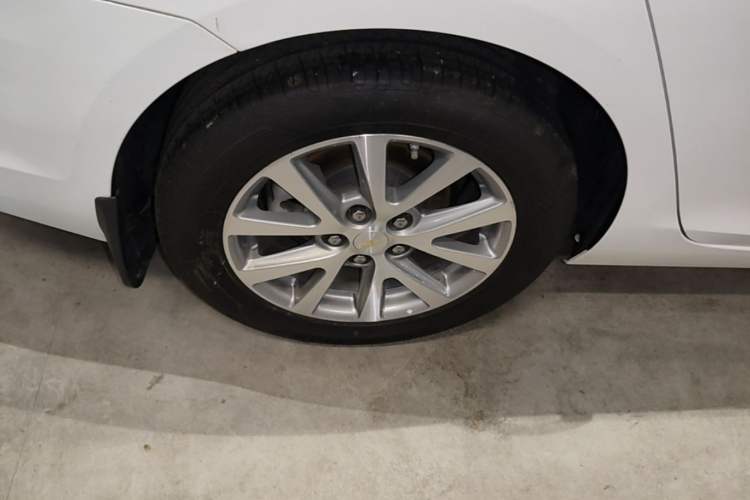 Used Chevrolet Malibu 2018 530T Automatic Luxury Edition Right Rear Wheel Hub