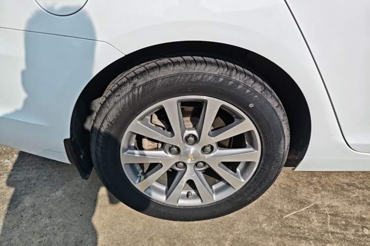 Used Chevrolet Malibu 2018 530T Automatic Luxury Edition Right Rear Wheel Hub