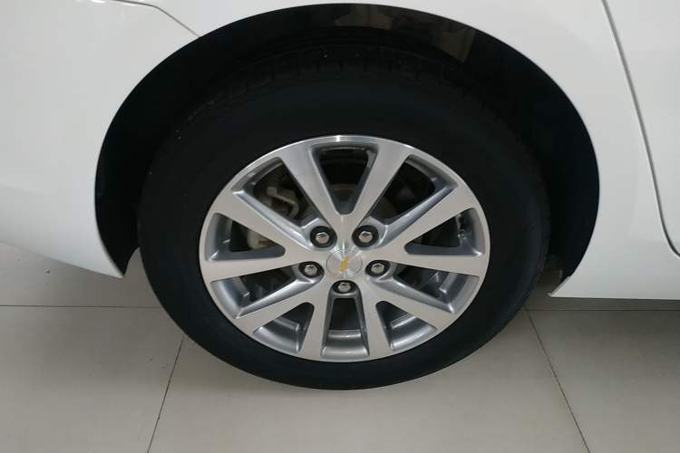 Used Chevrolet Malibu 2018 530T Automatic Luxury Edition Right Rear Wheel Hub