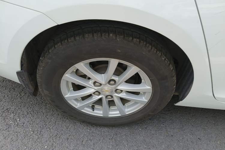 Used Chevrolet Malibu 2018 530T Automatic Comfort Edition Right Rear Wheel Hub
