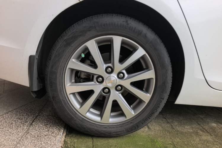 Used Chevrolet Malibu 2018 530T Automatic Luxury Edition Right Rear Wheel Hub