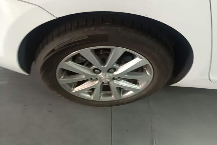 Used Chevrolet Malibu 2018 530T Automatic Luxury Edition Right Rear Wheel Hub