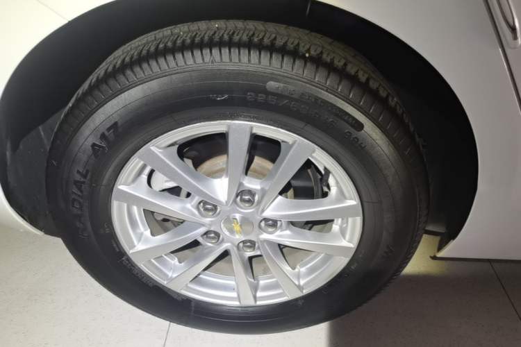 Used Chevrolet Malibu 2018 530T Automatic Comfort Edition Right Rear Wheel Hub