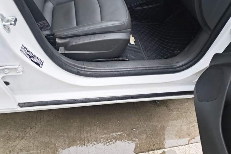Used Chevrolet Malibu 2018 530T Automatic Luxury Edition Right Side Sill