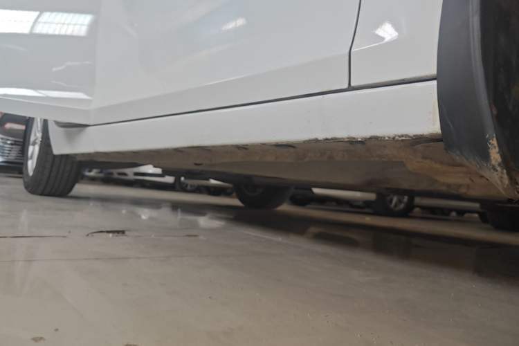 Used Chevrolet Malibu 2018 530T Automatic Comfort Edition Right Side Sill