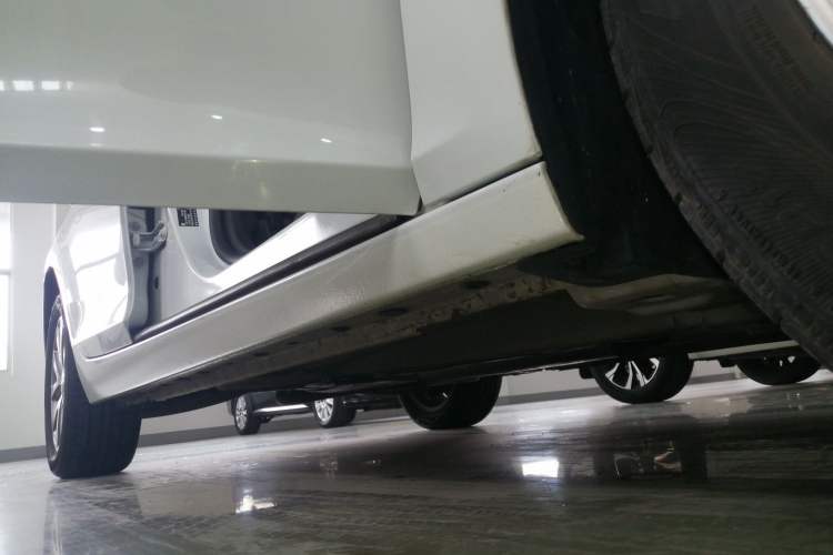 Used Chevrolet Malibu 2018 530T Automatic Luxury Edition Right Side Sill